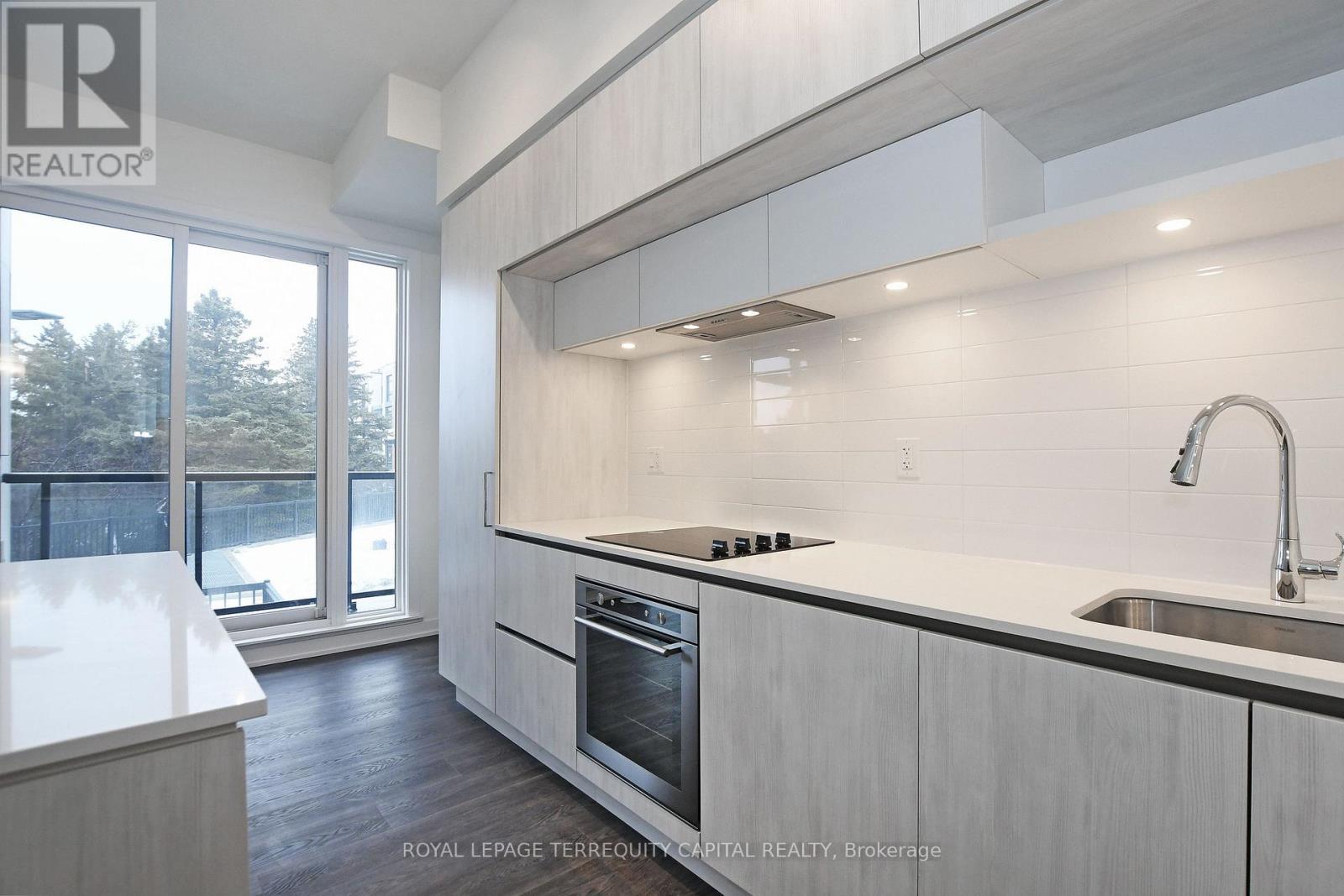 Th 309 - 6 Steckley House Lane, Richmond Hill, ON - Indoor Photo Showing Kitchen With Upgraded Kitchen