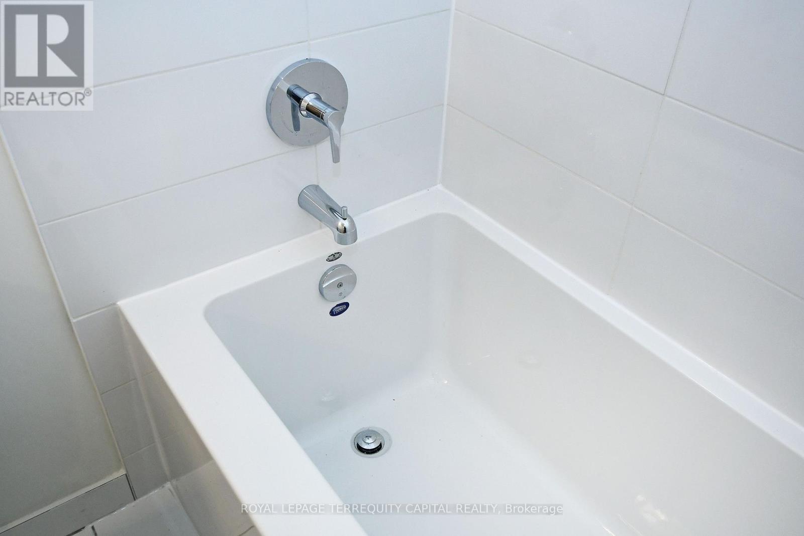 Th 309 - 6 Steckley House Lane, Richmond Hill, ON - Indoor Photo Showing Bathroom