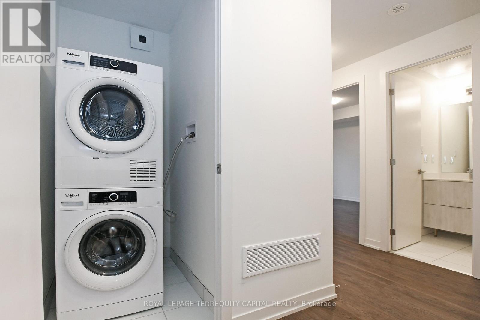 Th 309 - 6 Steckley House Lane, Richmond Hill, ON - Indoor Photo Showing Laundry Room