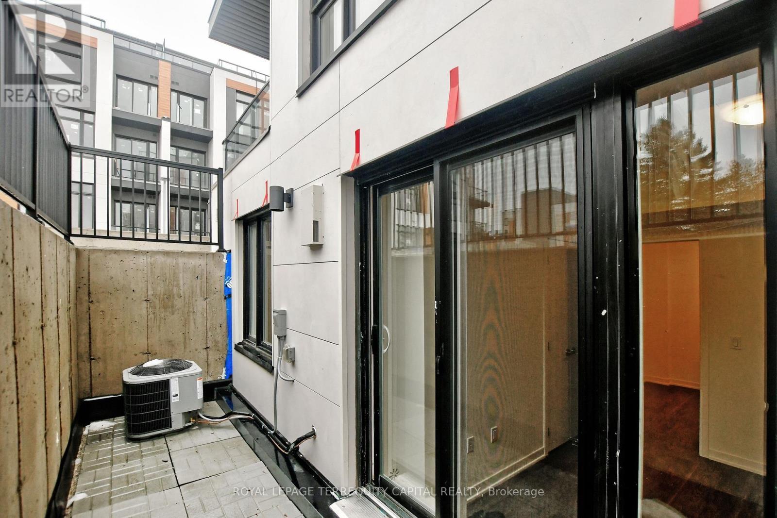 Th 309 - 6 Steckley House Lane, Richmond Hill, ON - Indoor Photo Showing Other Room