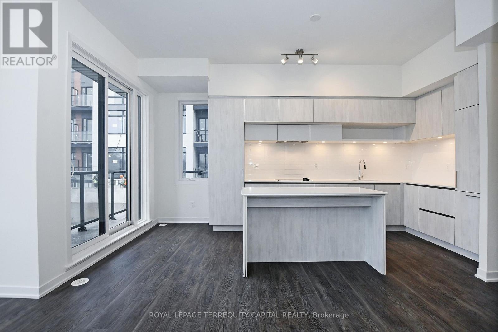 Th 309 - 6 Steckley House Lane, Richmond Hill, ON - Indoor Photo Showing Kitchen With Upgraded Kitchen