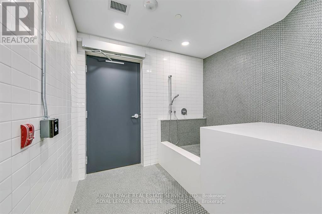 Lph 17 - 405 Dundas Street W, Oakville, ON - Indoor