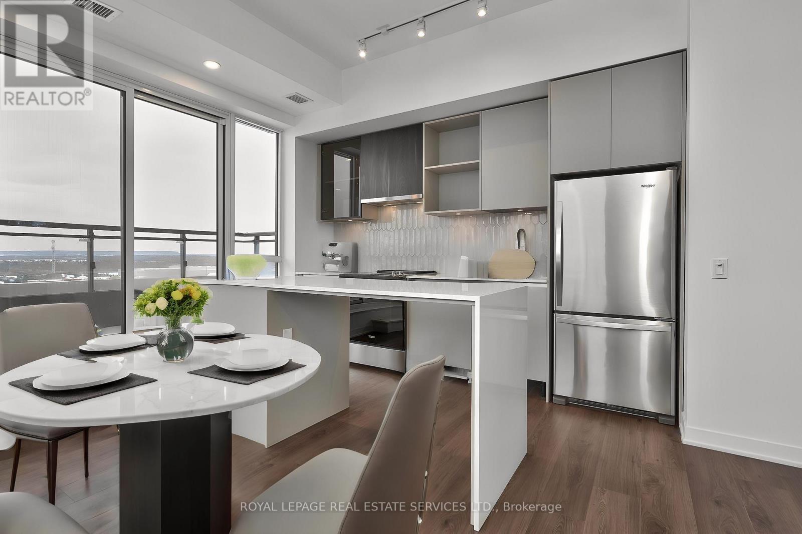 Virtually staged. - Lph 17 - 405 Dundas Street W, Oakville, ON - Indoor