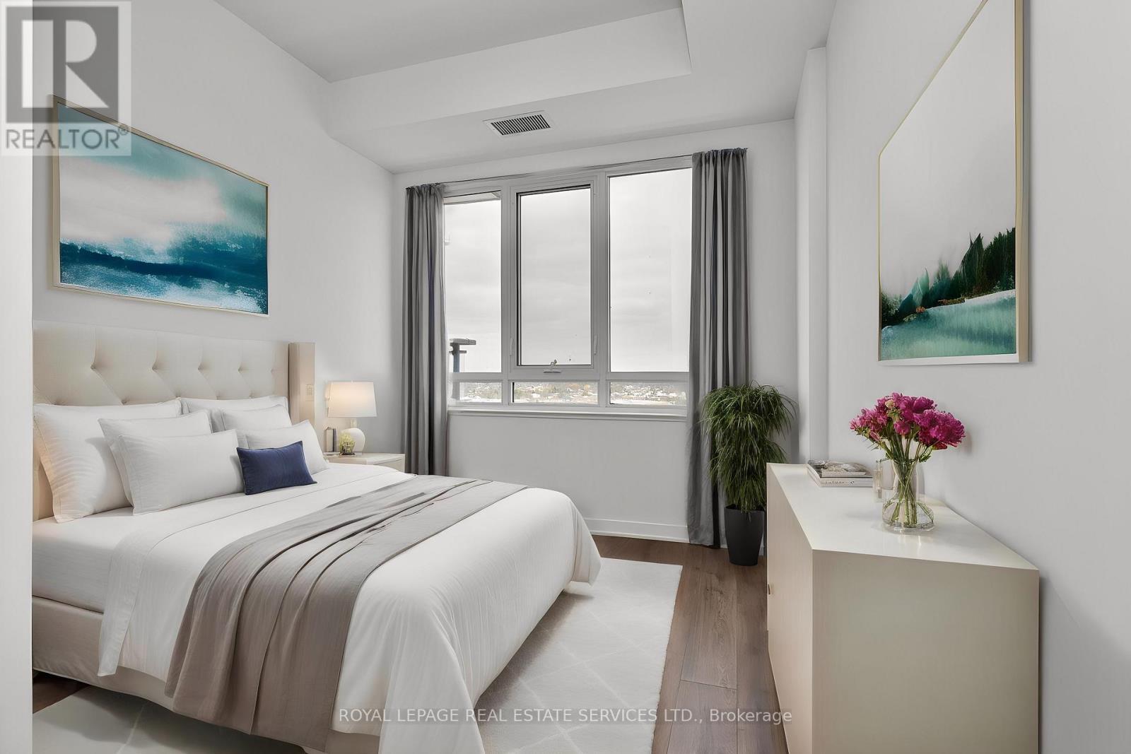 Virtually staged. - Lph 17 - 405 Dundas Street W, Oakville, ON - Indoor Photo Showing Bedroom