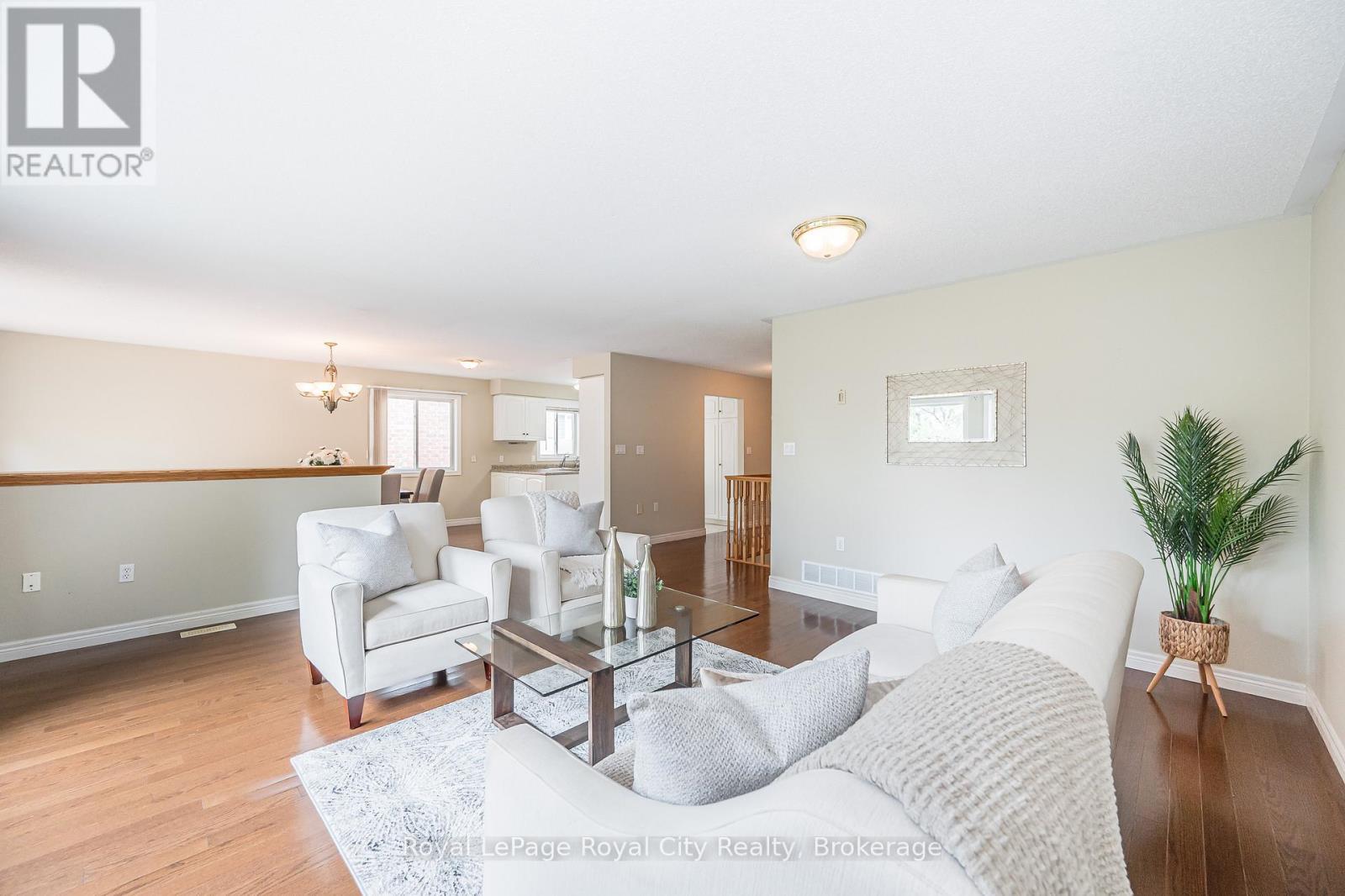 24 Beechlawn Boulevard, Guelph (Village By The Arboretum), ON - Indoor Photo Showing Living Room