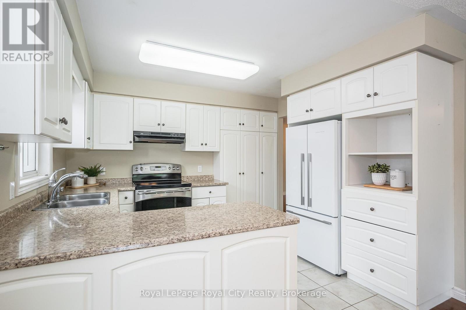 24 Beechlawn Boulevard, Guelph (Village By The Arboretum), ON - Indoor Photo Showing Kitchen With Double Sink