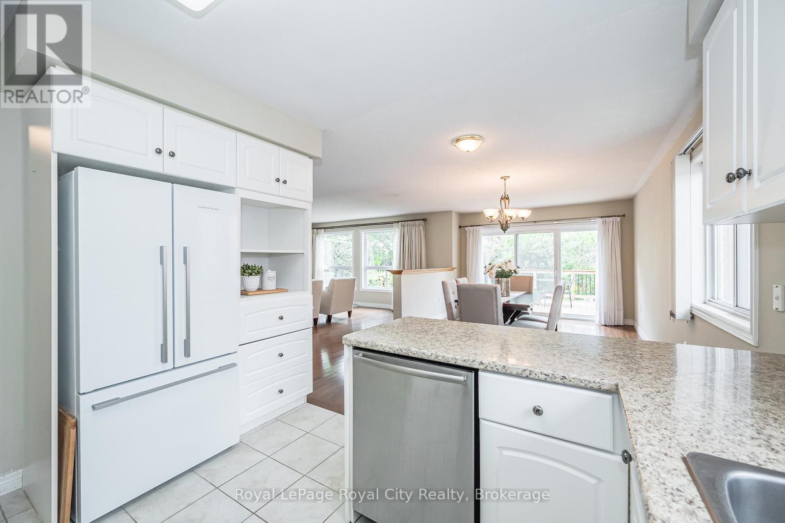 24 Beechlawn Boulevard, Guelph (Village By The Arboretum), ON - Indoor Photo Showing Kitchen