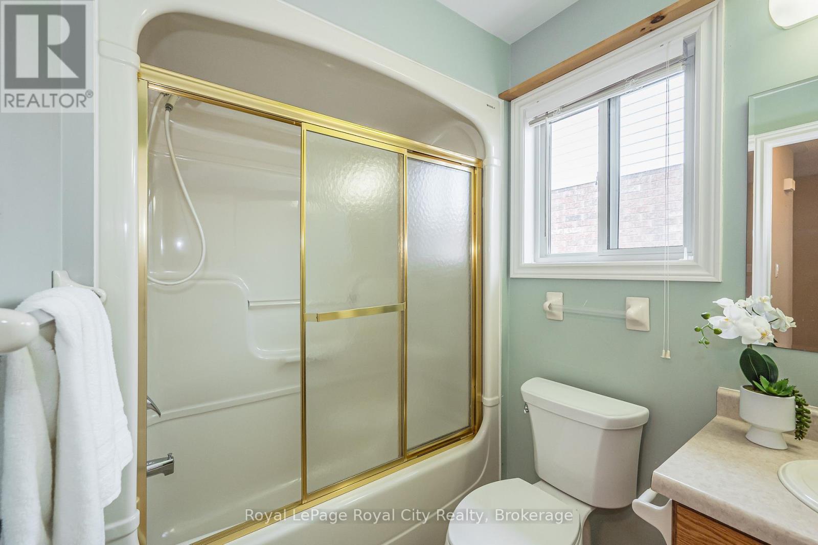 24 Beechlawn Boulevard, Guelph (Village By The Arboretum), ON - Indoor Photo Showing Bathroom