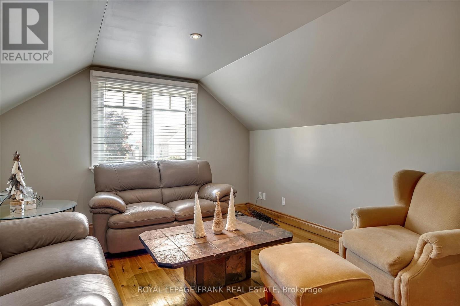 1898 Lakehurst Road, Trent Lakes, ON - Indoor Photo Showing Living Room