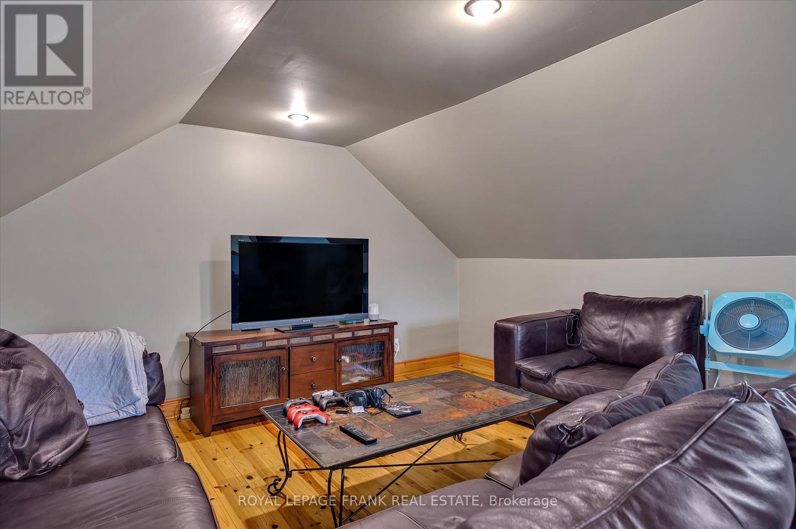 1898 Lakehurst Road, Trent Lakes, ON - Indoor Photo Showing Living Room