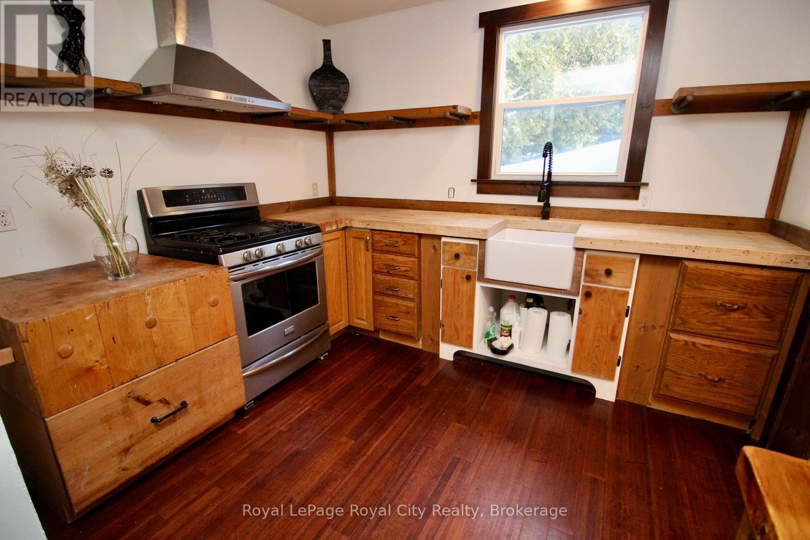 28 Harpur Drive, Northern Bruce Peninsula, ON - Indoor Photo Showing Kitchen