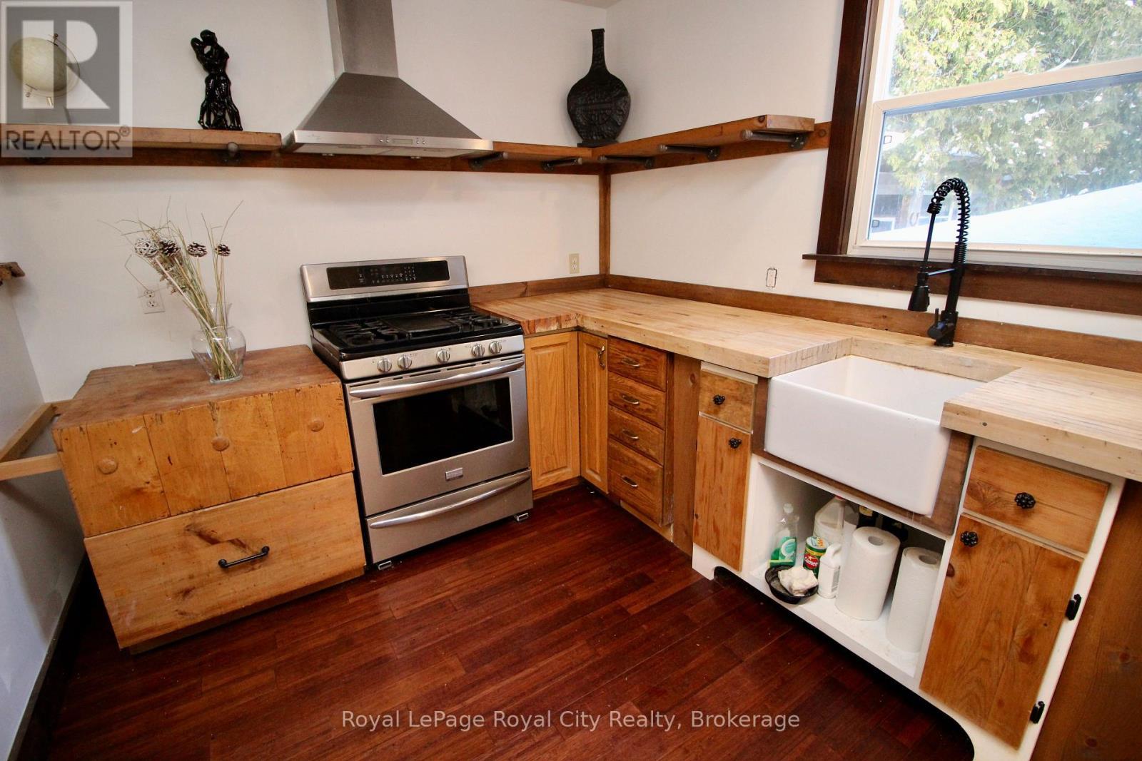 28 Harpur Drive, Northern Bruce Peninsula, ON - Indoor Photo Showing Kitchen