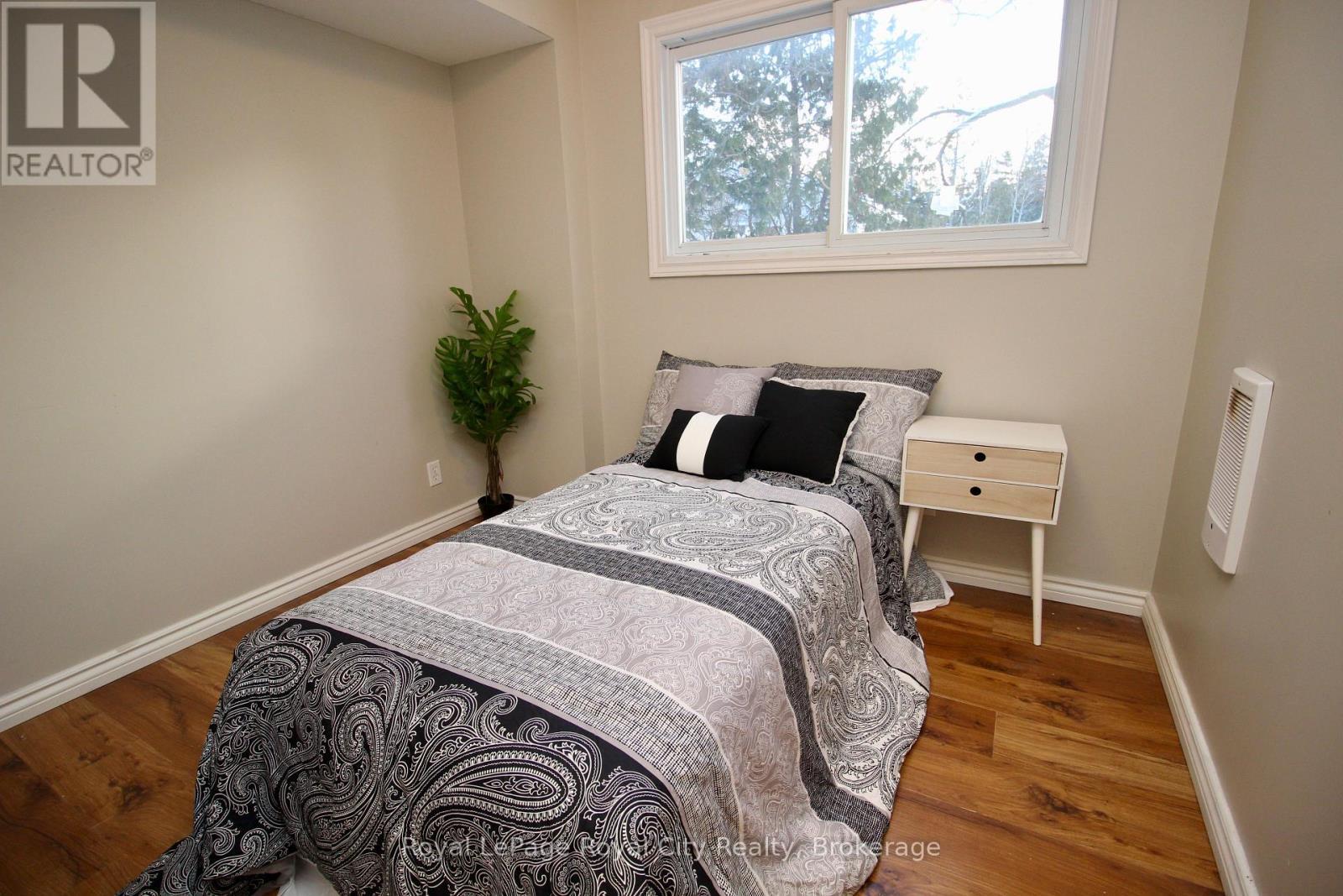 28 Harpur Drive, Northern Bruce Peninsula, ON - Indoor Photo Showing Bedroom