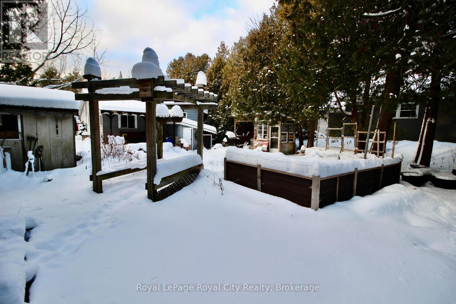 28 Harpur Drive, Northern Bruce Peninsula, ON - Outdoor