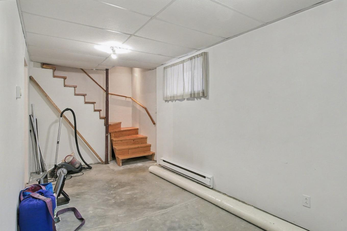 Family room - 16 4E Avenue E., Rouyn-Noranda, QC - Indoor