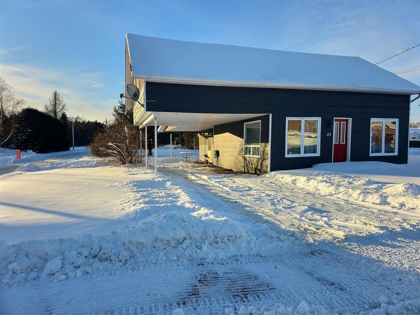 Façade - 23 Rue Principale S., Béarn, QC - Outdoor