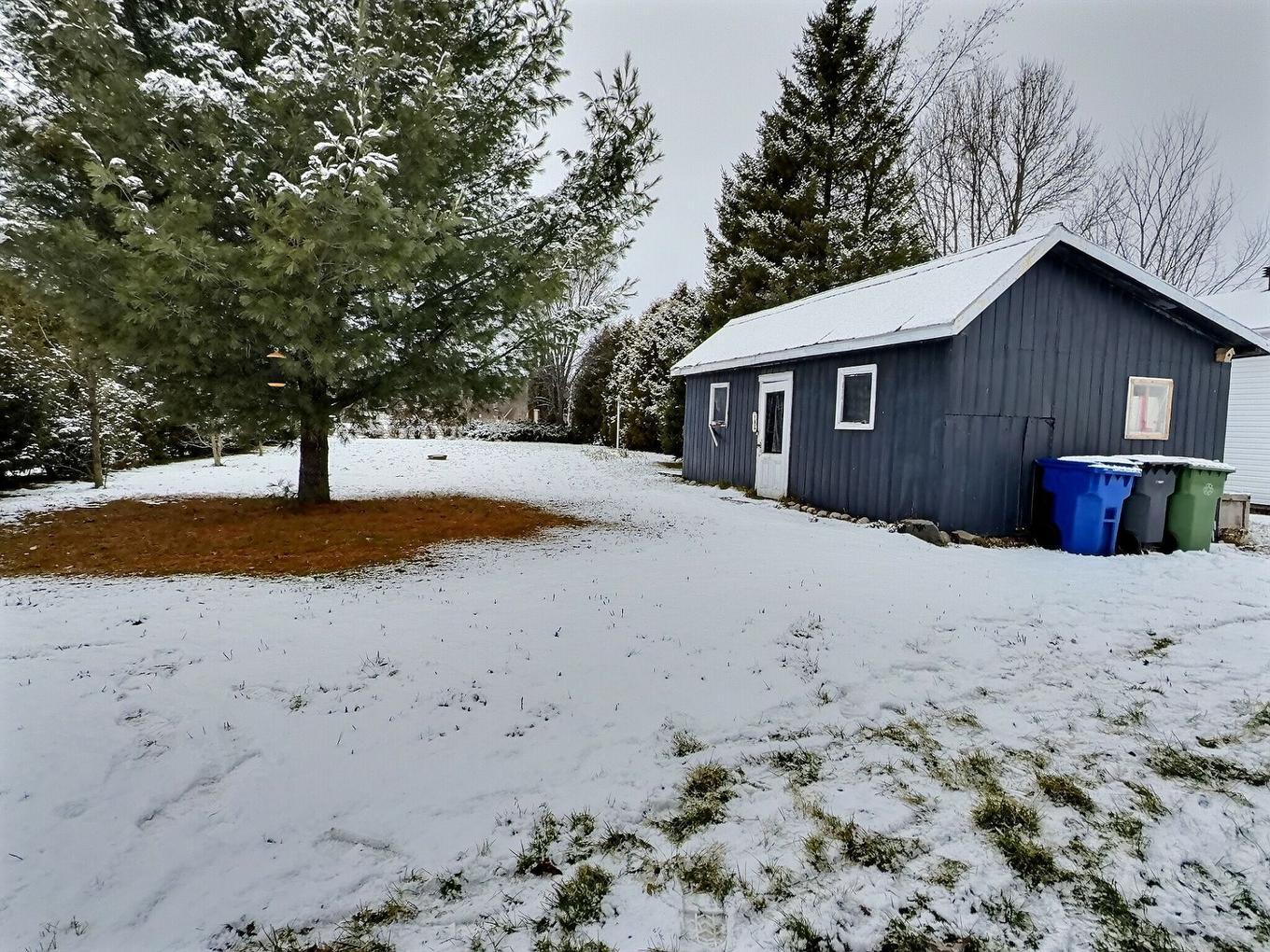 Garage - 23 Rue Principale S., Béarn, QC - Outdoor