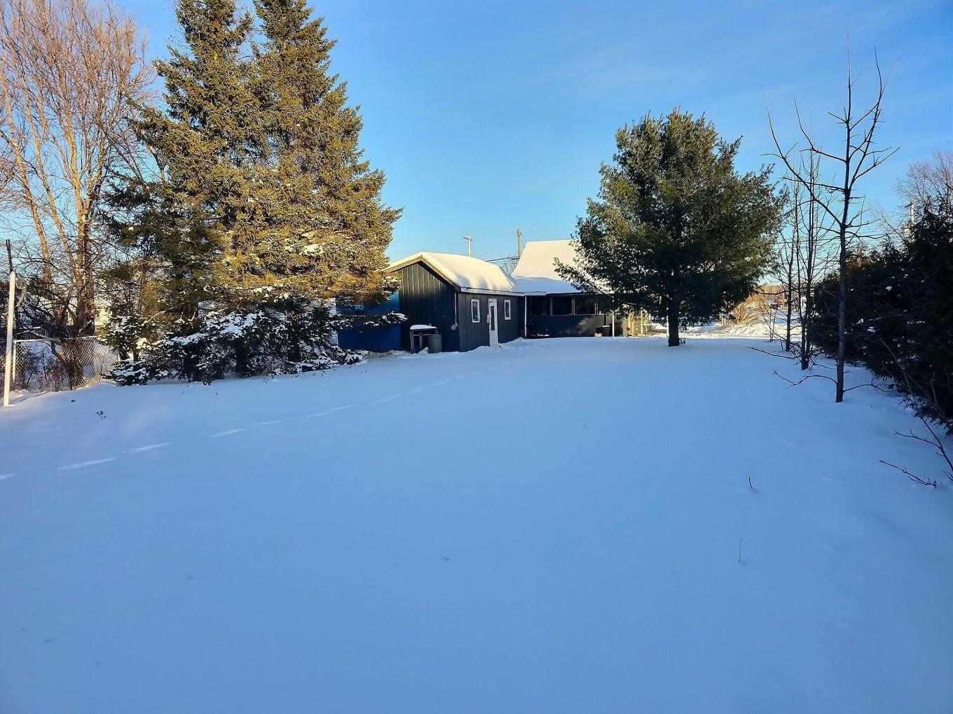 Cour - 23 Rue Principale S., Béarn, QC - Outdoor