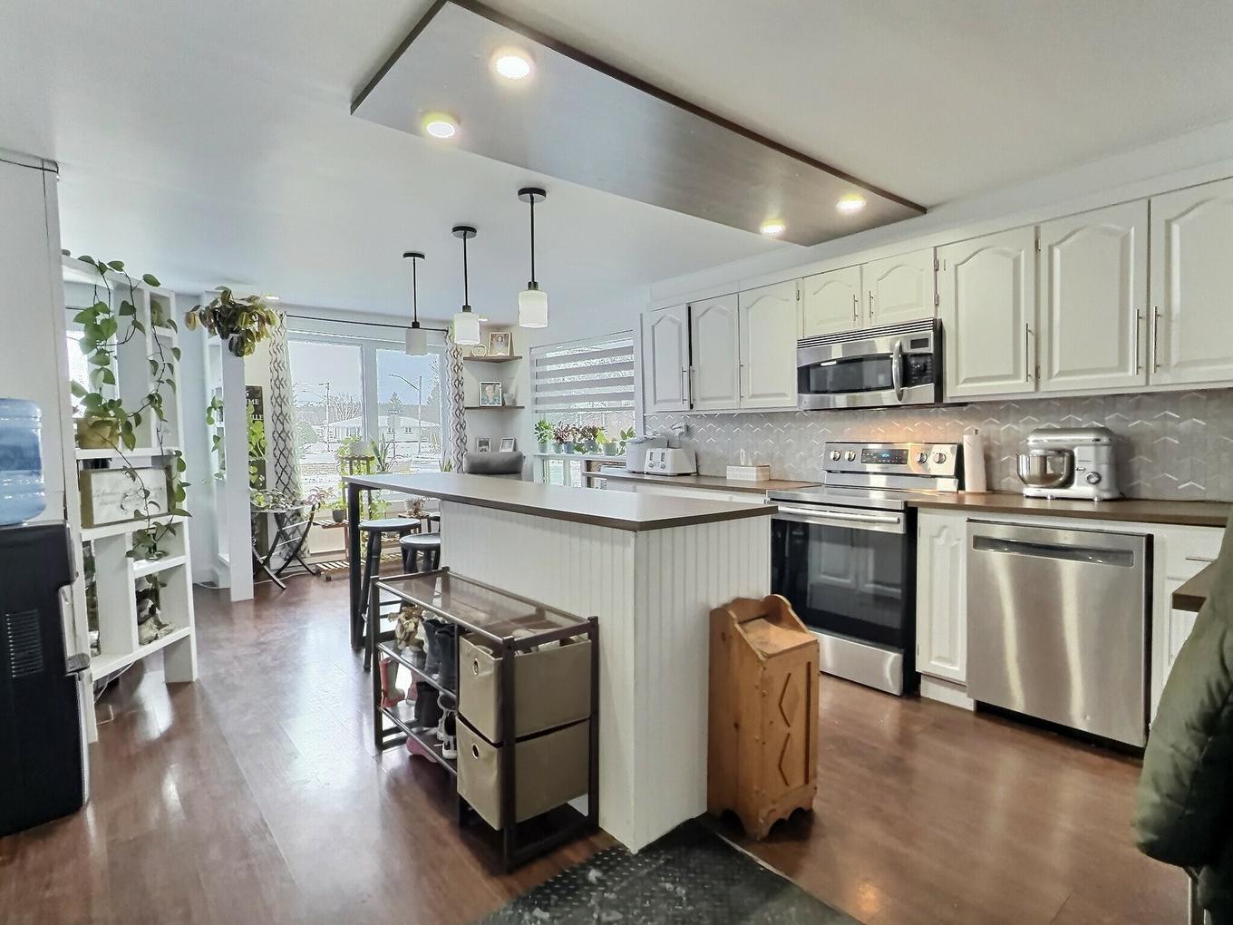 Cuisine - 23 Rue Principale S., Béarn, QC - Indoor Photo Showing Kitchen With Upgraded Kitchen
