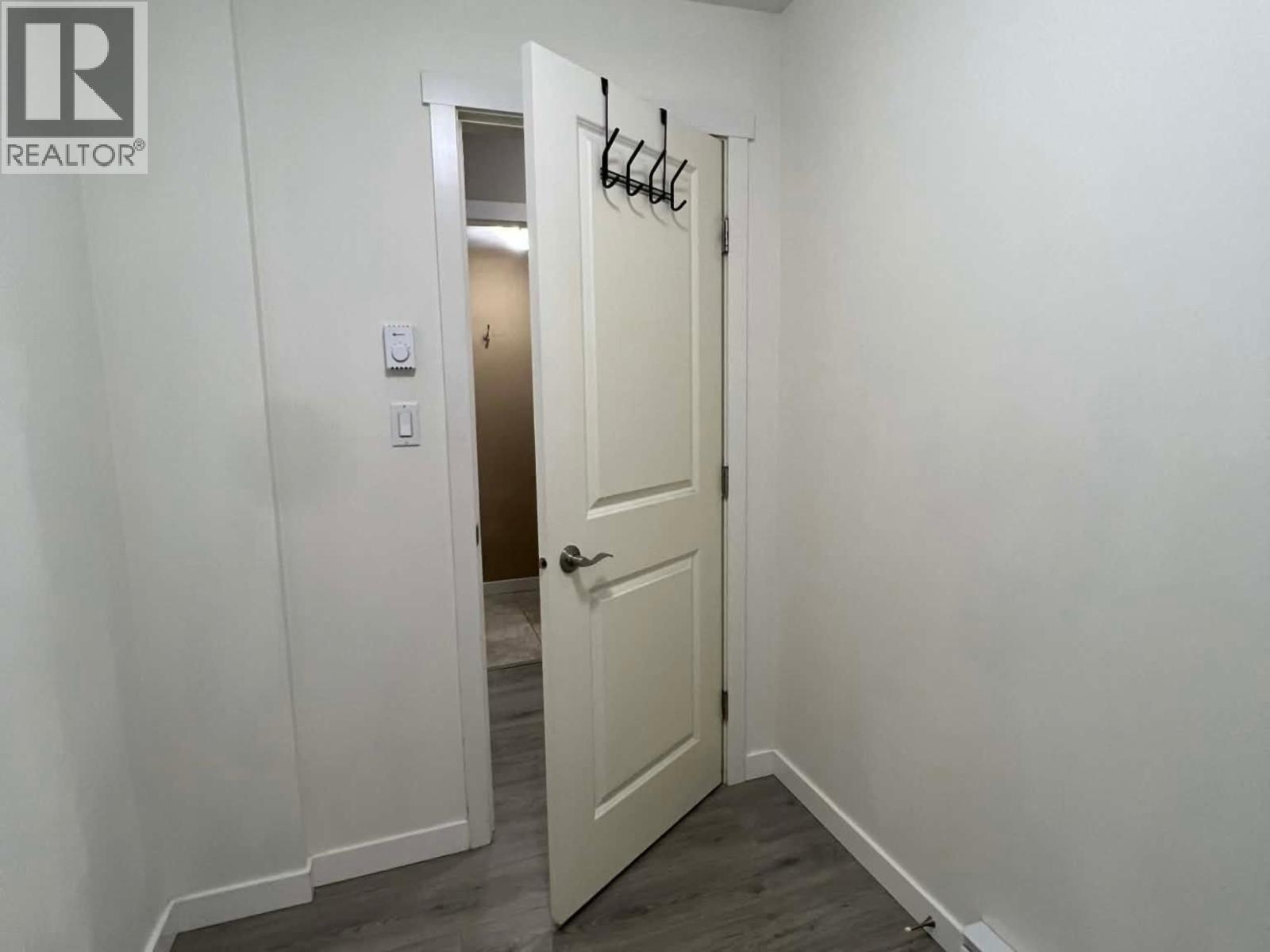 104 2373 Atkins Avenue, Port Coquitlam, BC - Indoor Photo Showing Other Room