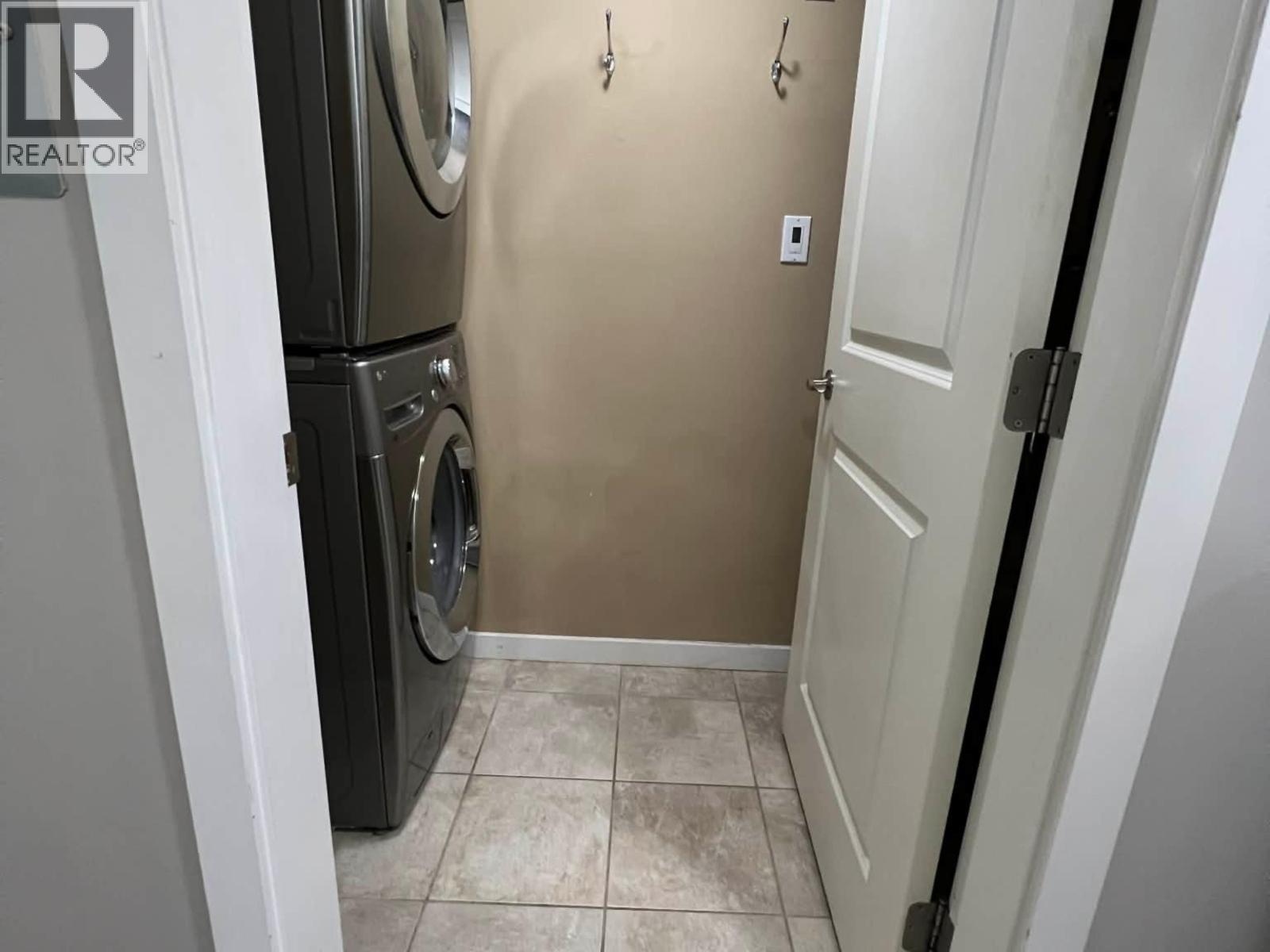104 2373 Atkins Avenue, Port Coquitlam, BC - Indoor Photo Showing Laundry Room