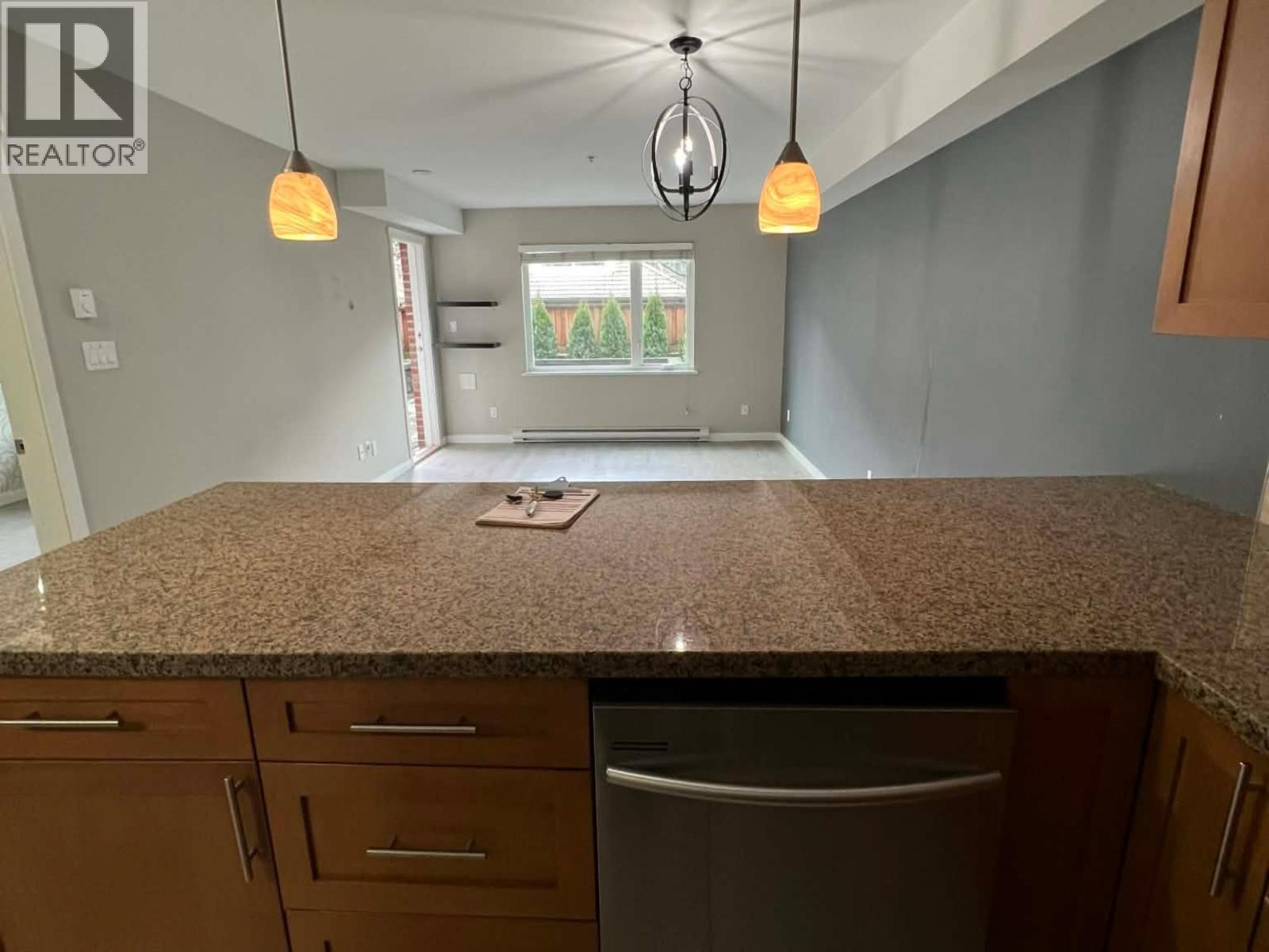 104 2373 Atkins Avenue, Port Coquitlam, BC - Indoor Photo Showing Other Room