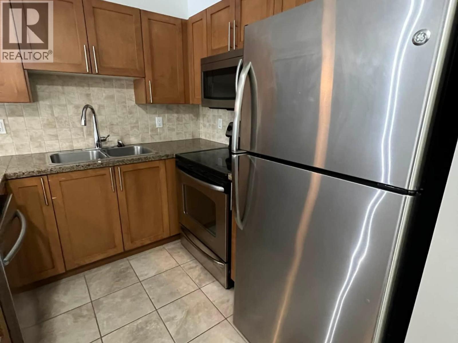 104 2373 Atkins Avenue, Port Coquitlam, BC - Indoor Photo Showing Kitchen With Stainless Steel Kitchen With Double Sink