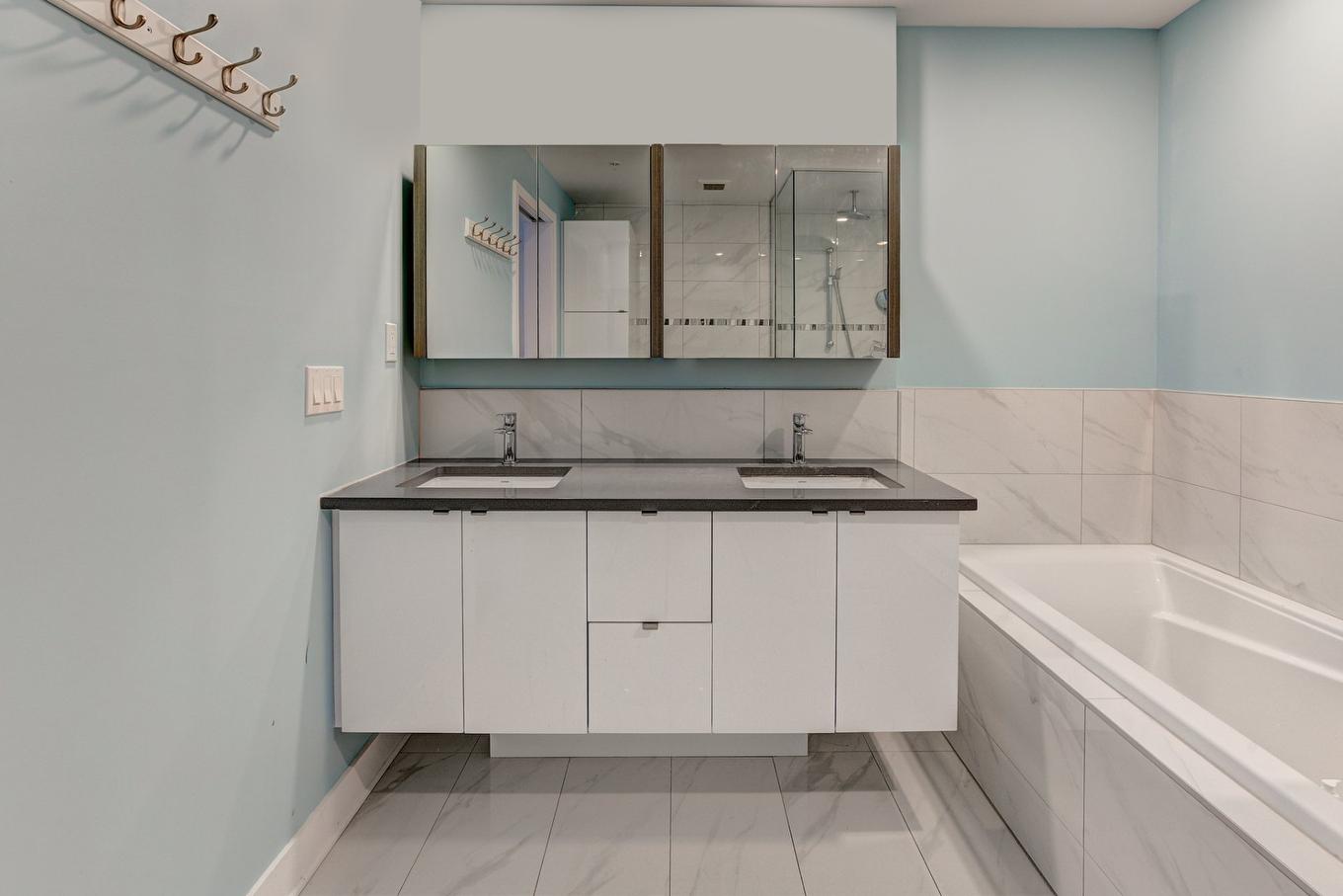 Ensuite bathroom - 811-5175 Av. De Courtrai, Montréal (Côte-Des-Neiges/Notre-Dame-De-Grâce), QC - Indoor Photo Showing Bathroom