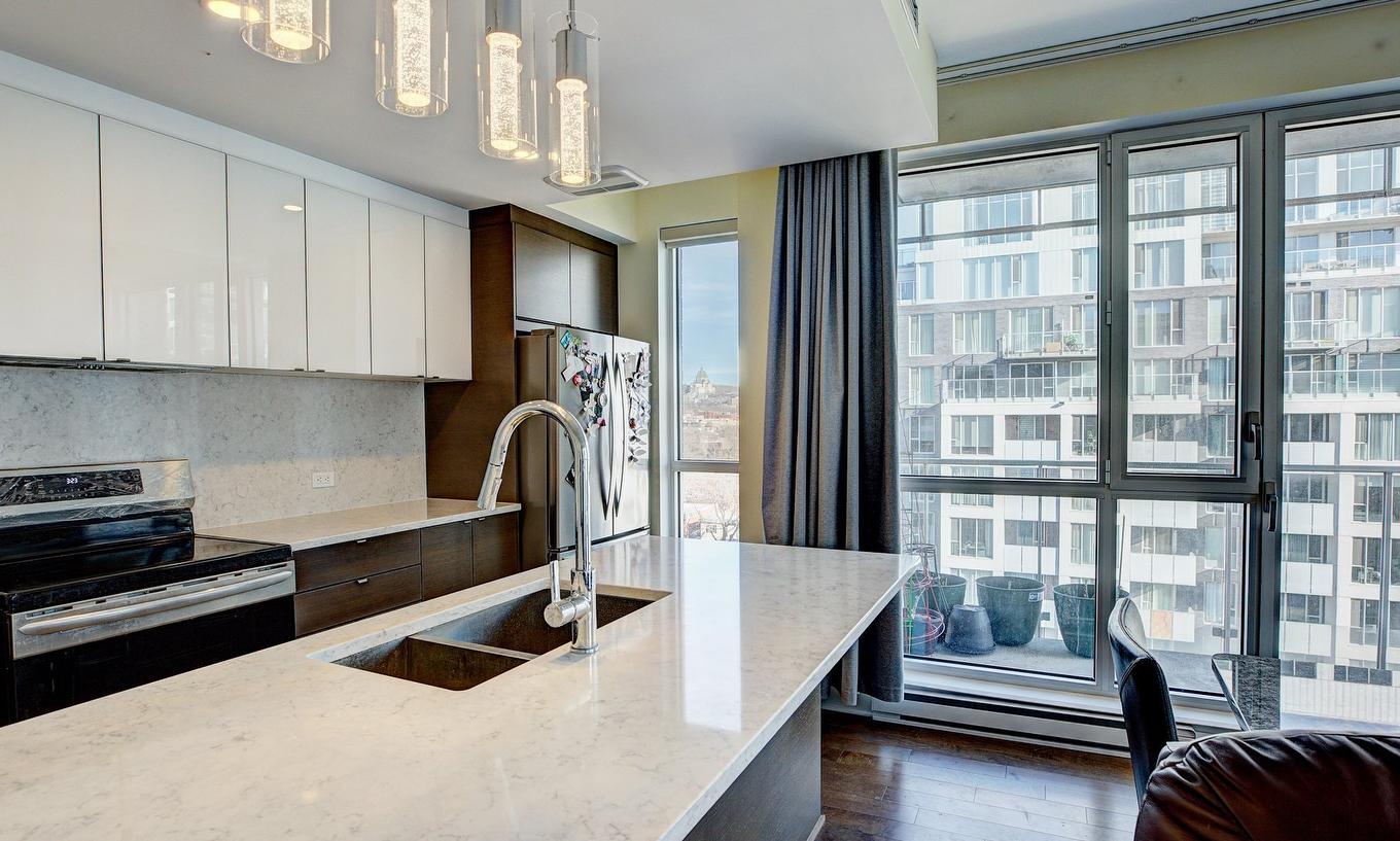 Kitchen - 811-5175 Av. De Courtrai, Montréal (Côte-Des-Neiges/Notre-Dame-De-Grâce), QC - Indoor Photo Showing Kitchen With Double Sink With Upgraded Kitchen