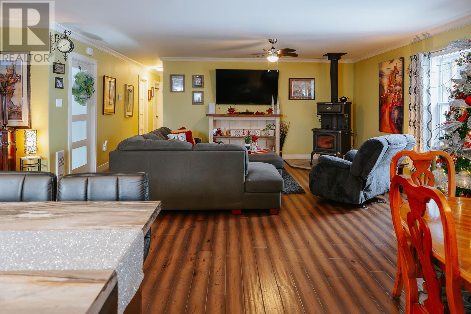 272 Main Street, Victoria Cove, NL - Indoor Photo Showing Living Room With Fireplace