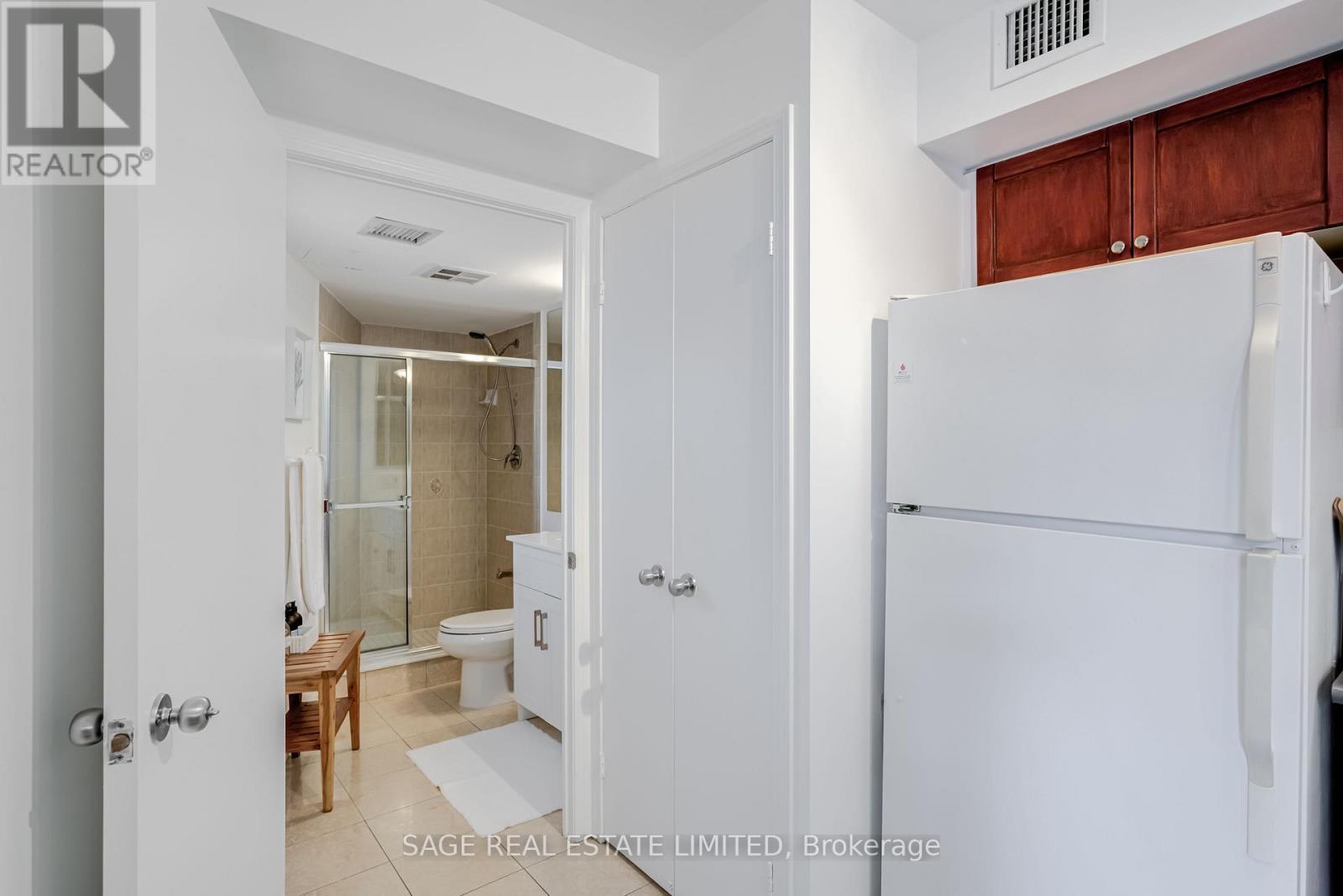 819 - 600 Queens Quay W, Toronto, ON - Indoor Photo Showing Bathroom