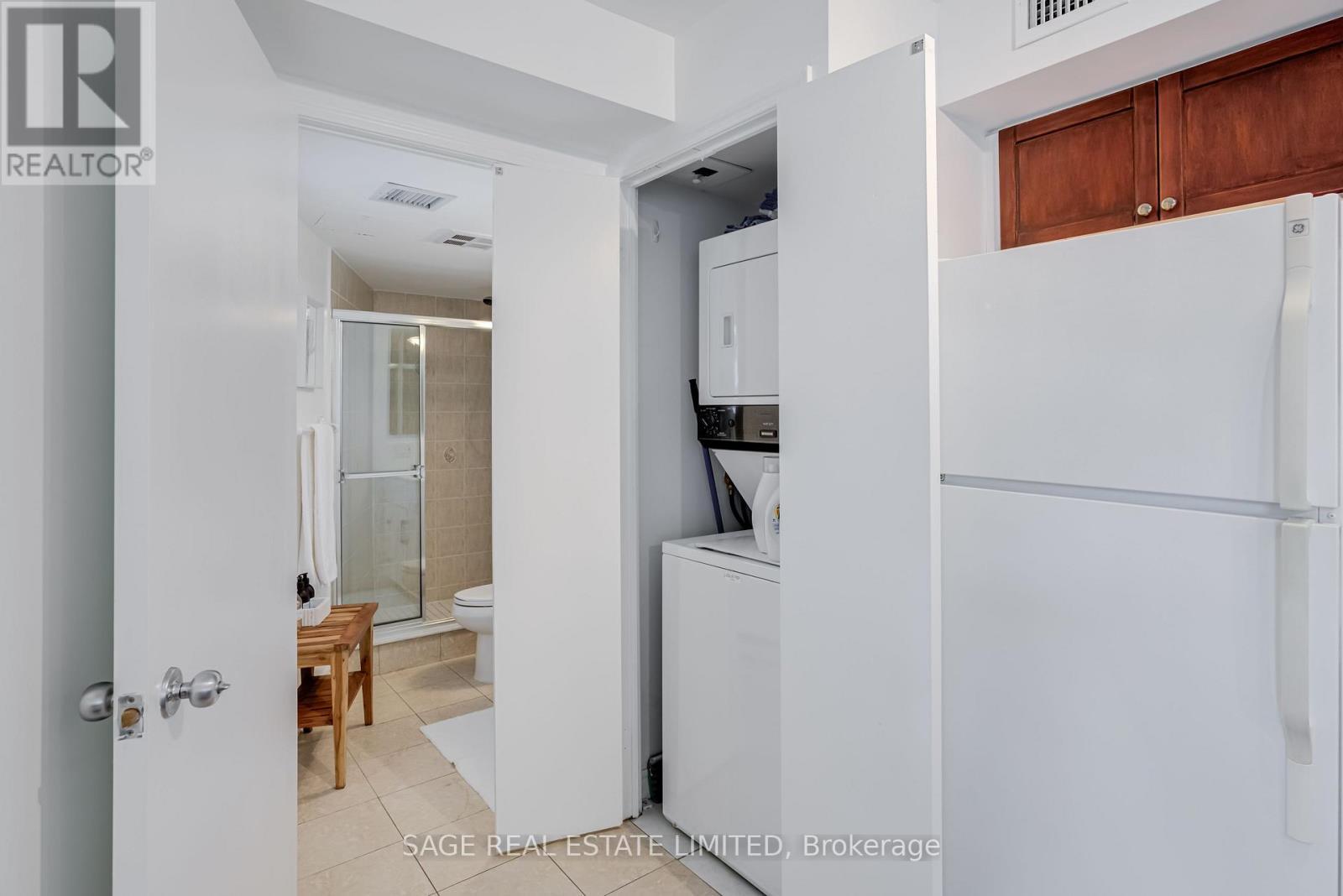 819 - 600 Queens Quay W, Toronto, ON - Photo Showing Laundry Room