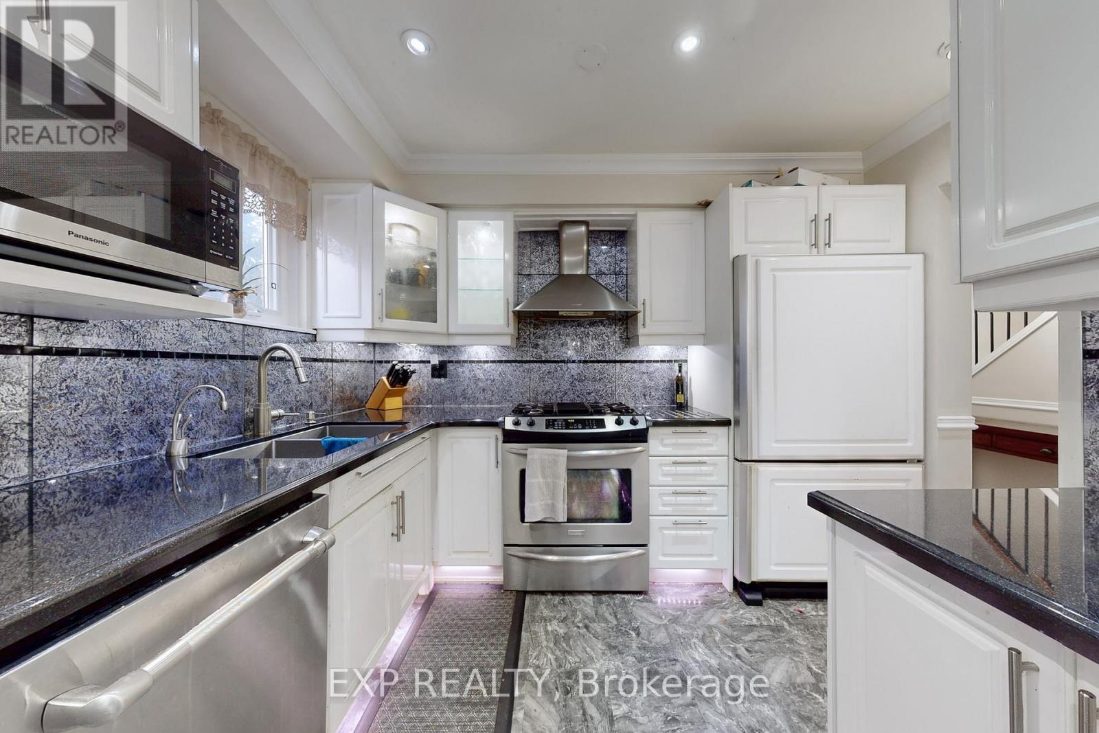 88 Valdor Drive, Toronto, ON - Indoor Photo Showing Kitchen With Upgraded Kitchen