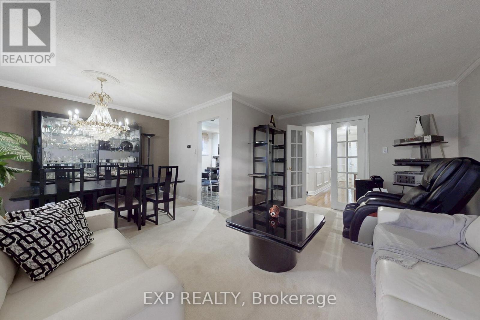 88 Valdor Drive, Toronto, ON - Indoor Photo Showing Living Room