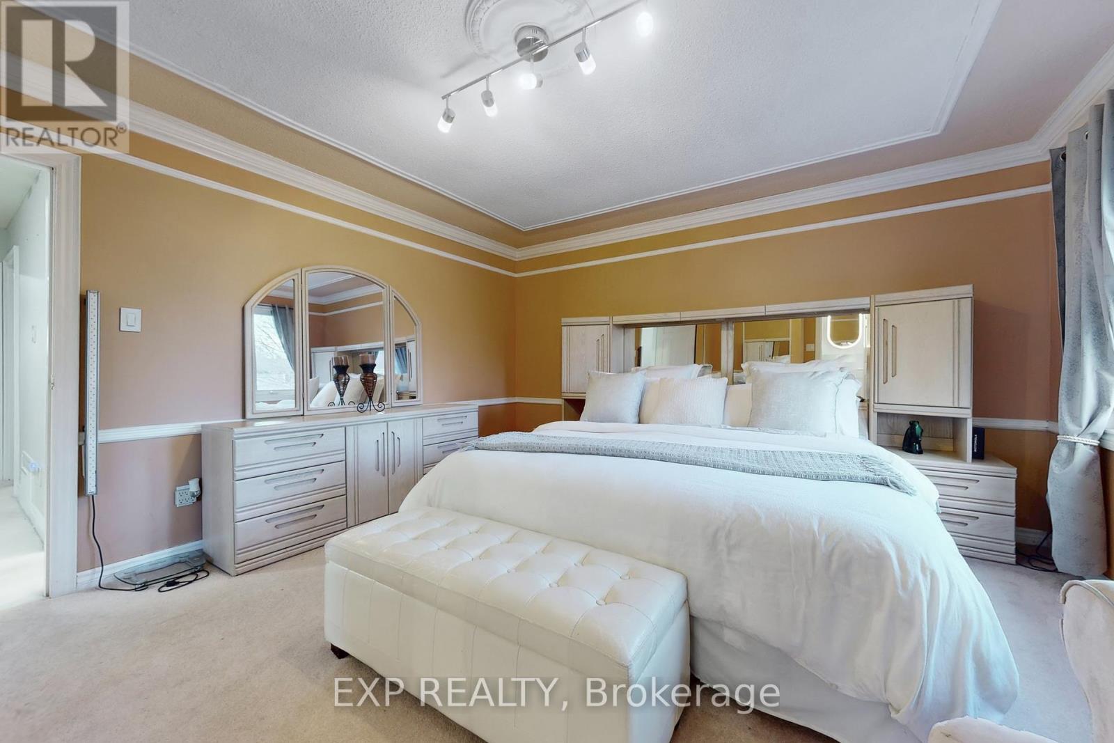 88 Valdor Drive, Toronto, ON - Indoor Photo Showing Bedroom