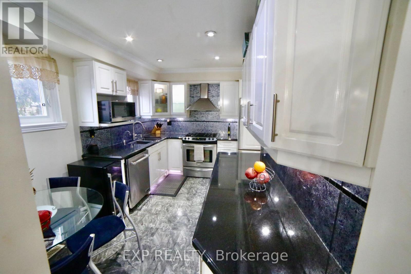 88 Valdor Drive, Toronto, ON - Indoor Photo Showing Kitchen With Upgraded Kitchen