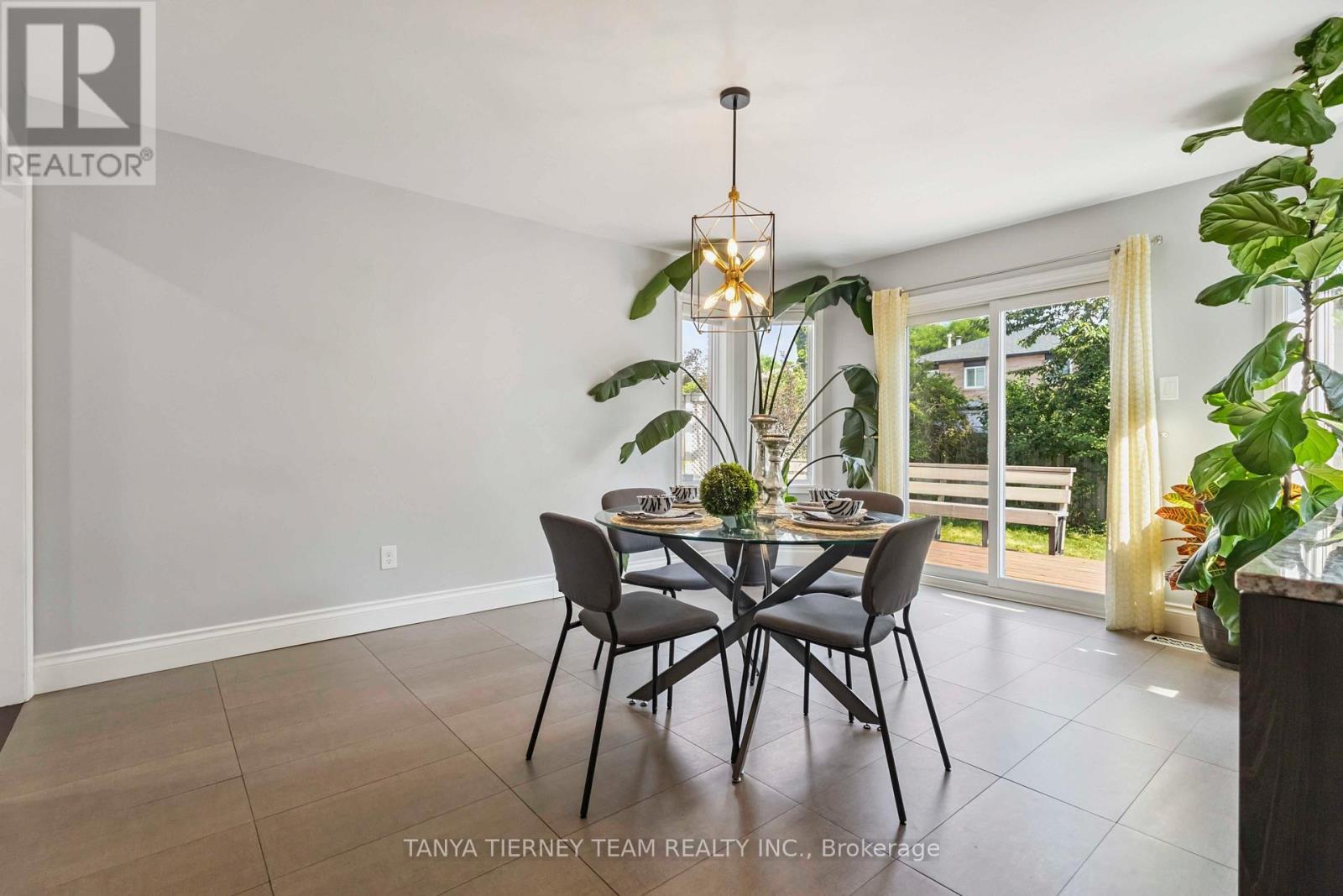 46 Foster Crescent, Whitby, ON - Indoor Photo Showing Dining Room
