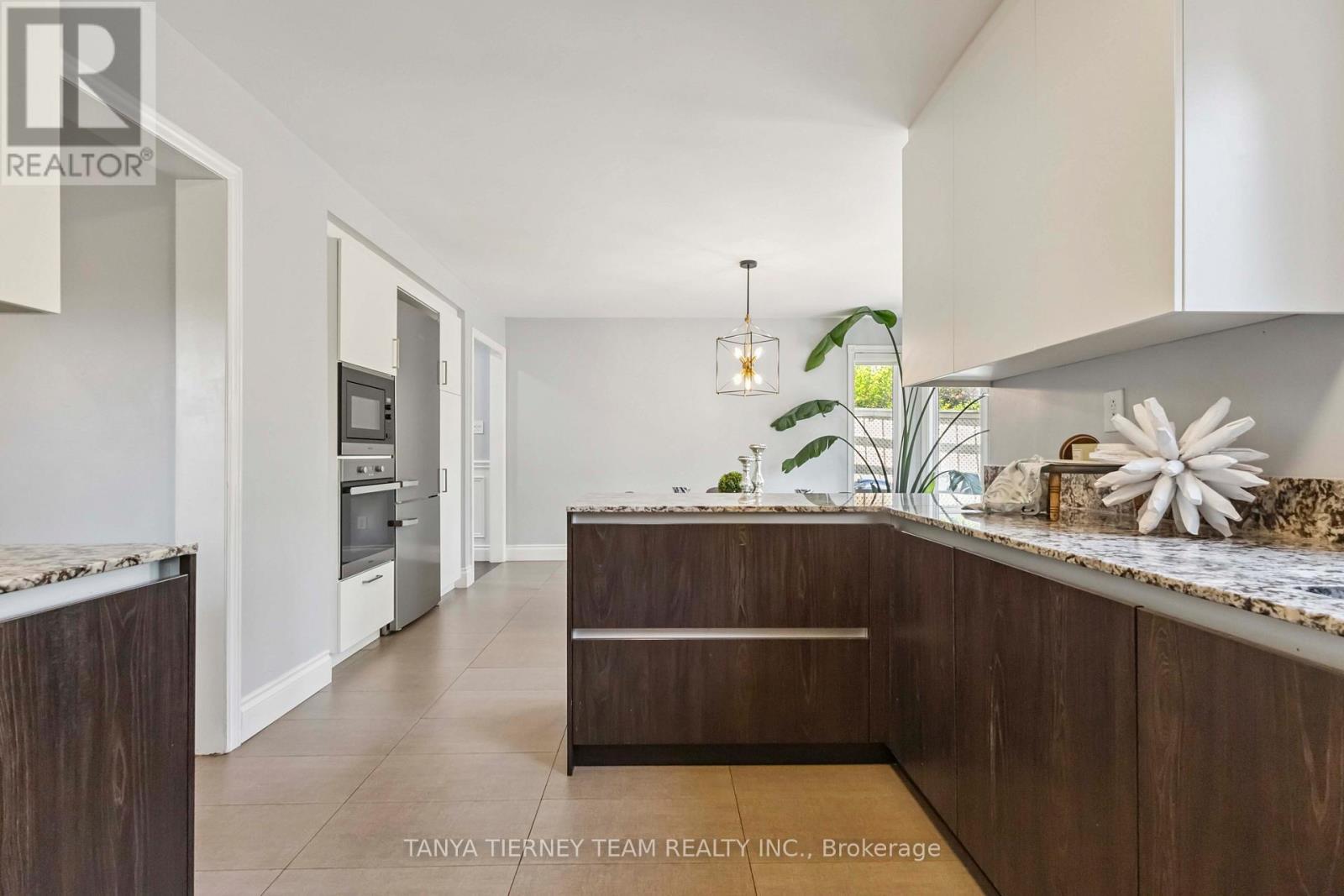46 Foster Crescent, Whitby, ON - Indoor Photo Showing Kitchen
