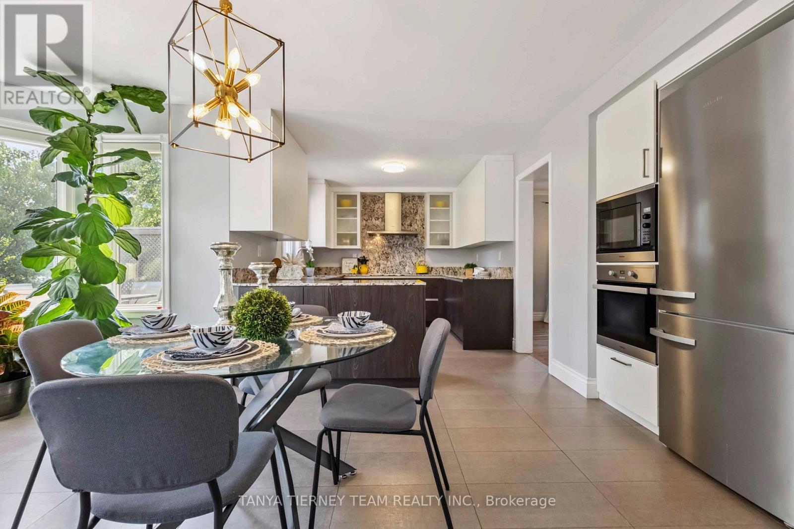 46 Foster Crescent, Whitby, ON - Indoor Photo Showing Dining Room