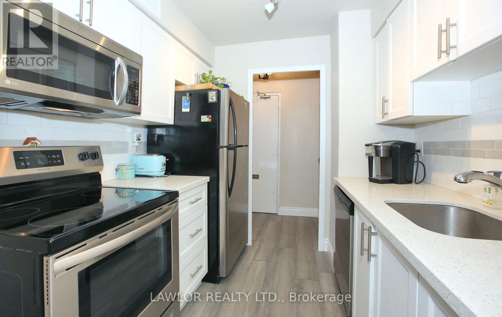 503 - 3311 Kingston Road, Toronto, ON - Indoor Photo Showing Kitchen