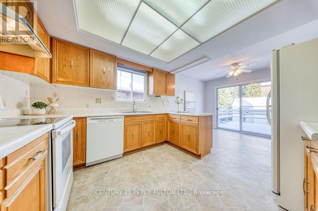 948 Glenanna Road, Pickering, ON - Indoor Photo Showing Kitchen