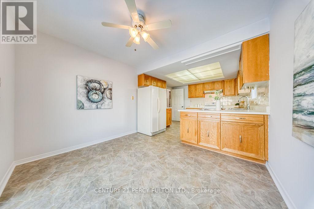 948 Glenanna Road, Pickering, ON - Indoor Photo Showing Kitchen