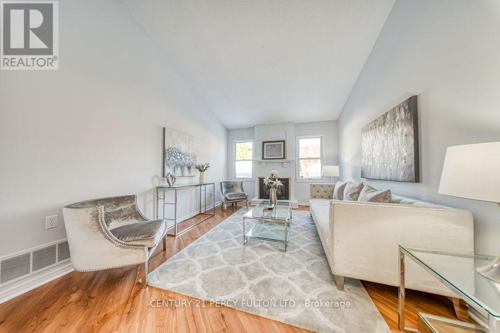 948 Glenanna Road, Pickering, ON - Indoor Photo Showing Living Room