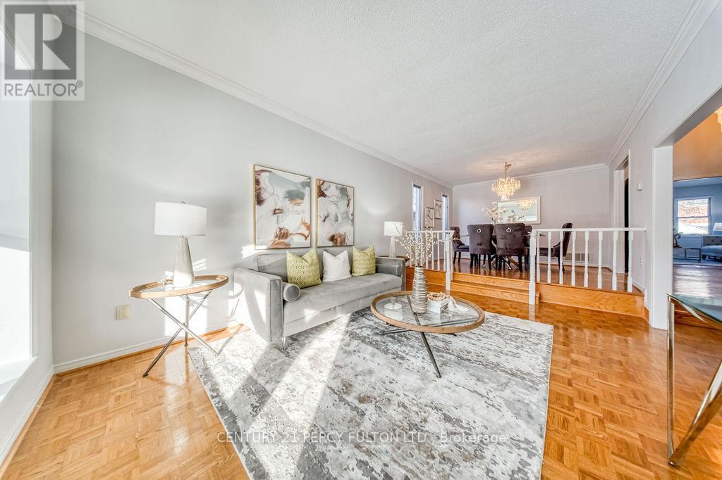 948 Glenanna Road, Pickering, ON - Indoor Photo Showing Living Room