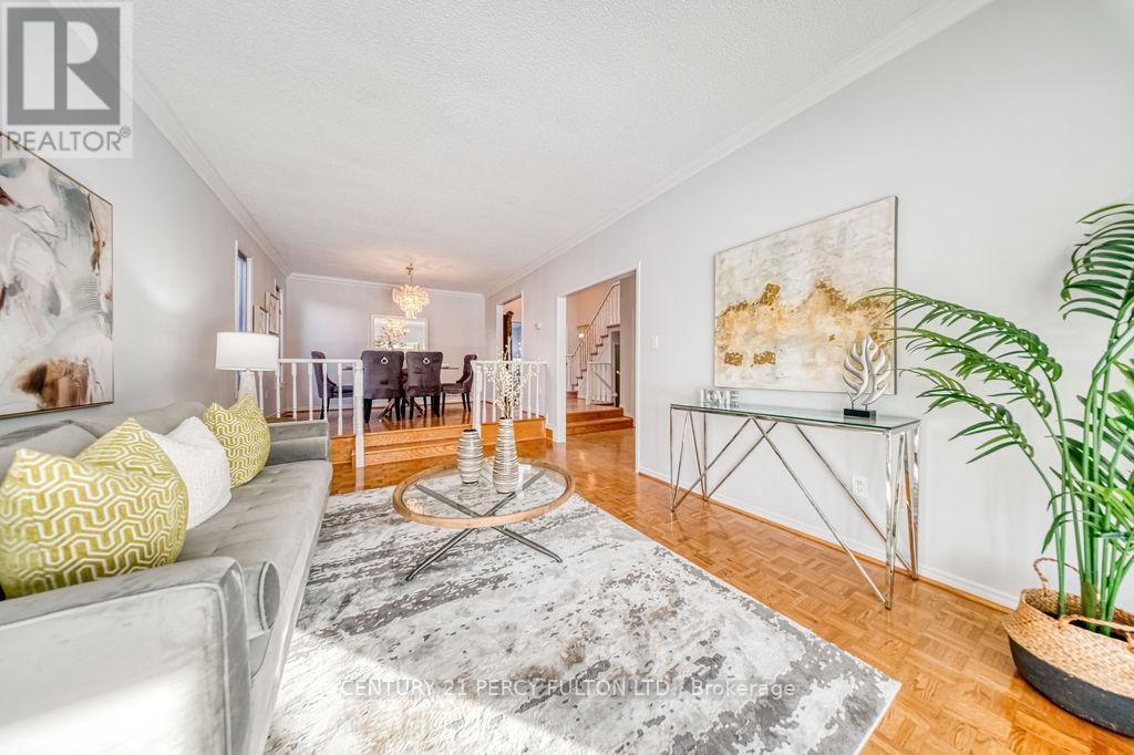 948 Glenanna Road, Pickering, ON - Indoor Photo Showing Living Room