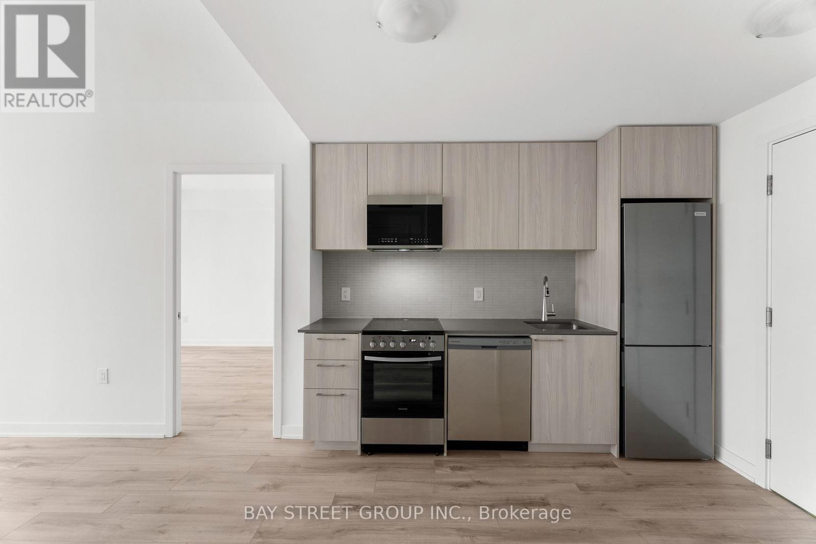 901 - 7439 Kingston Road, Toronto, ON - Indoor Photo Showing Kitchen