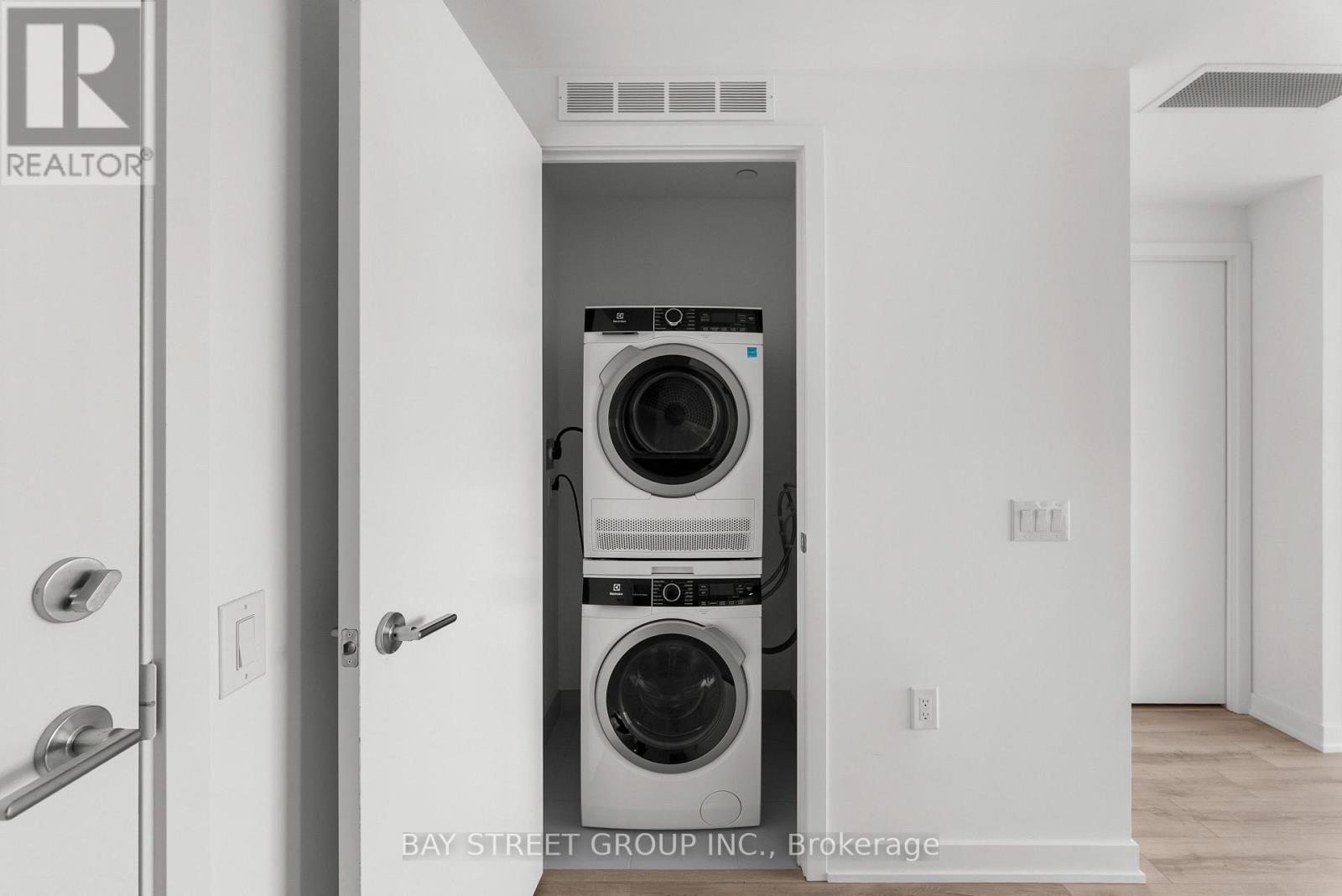 901 - 7439 Kingston Road, Toronto, ON - Indoor Photo Showing Laundry Room