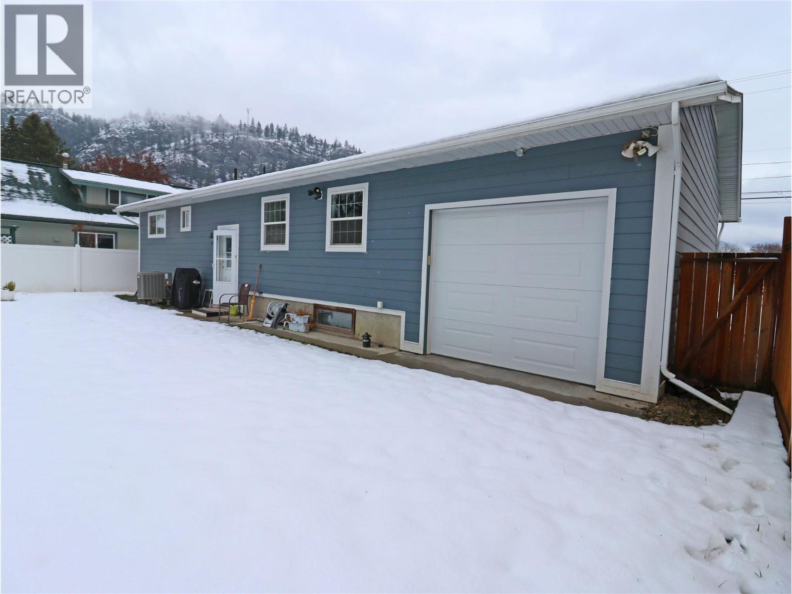 7665 Boundary Drive, Grand Forks, BC - Outdoor With Exterior