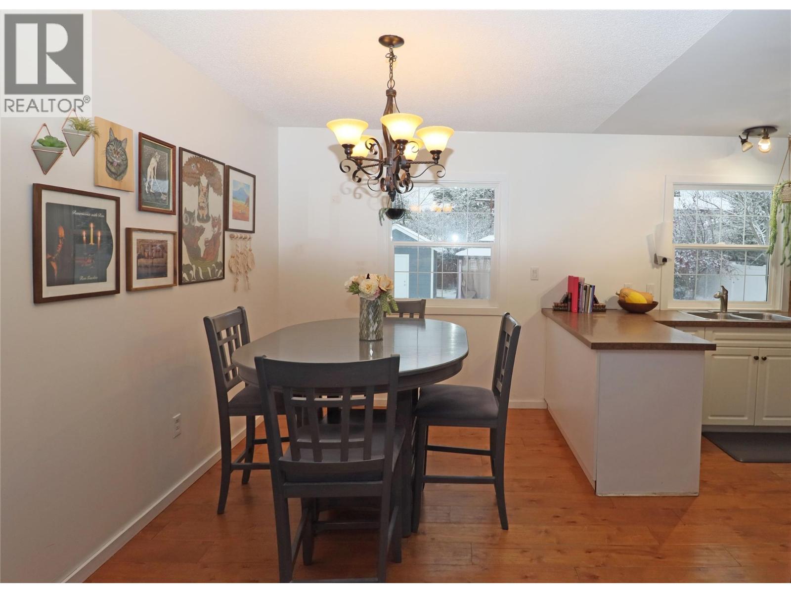 7665 Boundary Drive, Grand Forks, BC - Indoor Photo Showing Dining Room