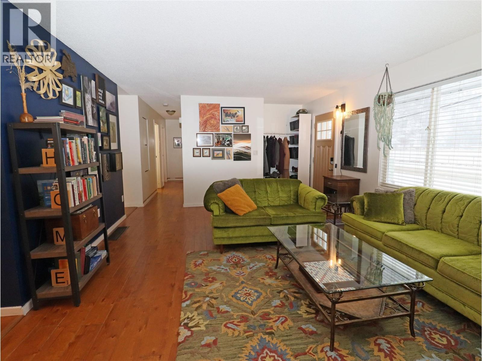 7665 Boundary Drive, Grand Forks, BC - Indoor Photo Showing Living Room